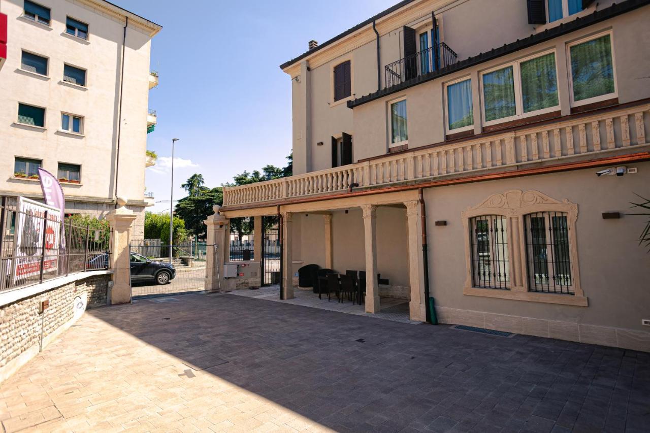 Palazzo Borgo Trento - Royal Welcome Guest house *